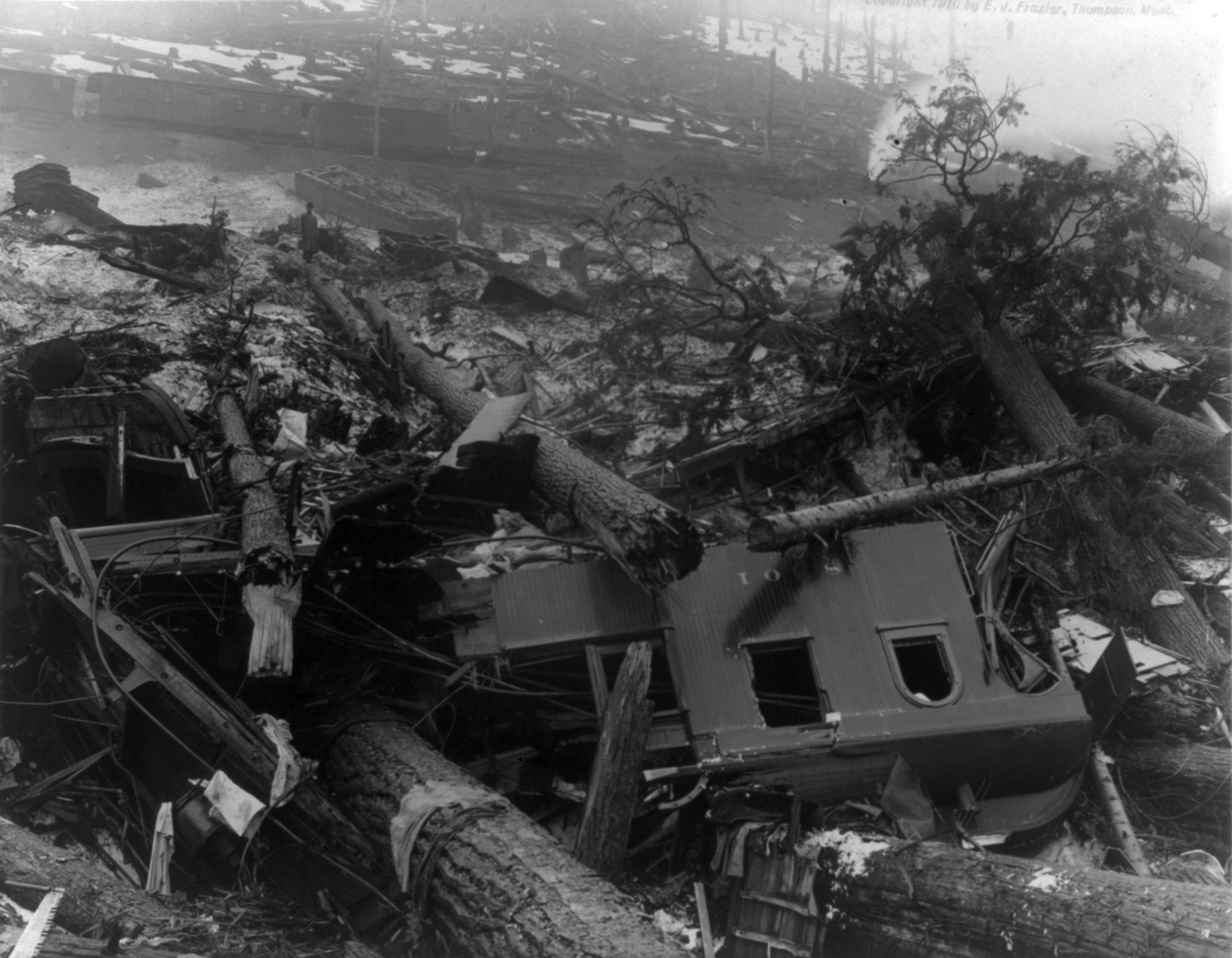 Wellington, Washington Train wreckage By E.J. Frazier, Thompson, Montana - This image is available from the United States Library of Congress's Prints and Photographs divisionunder the digital ID cph.3b13980.This tag does not indicate the copyright status of the attached work. A normal copyright tag is still required. See Commons:Licensing., Public Domain, https://commons.wikimedia.org/w/index.php?curid=24725572