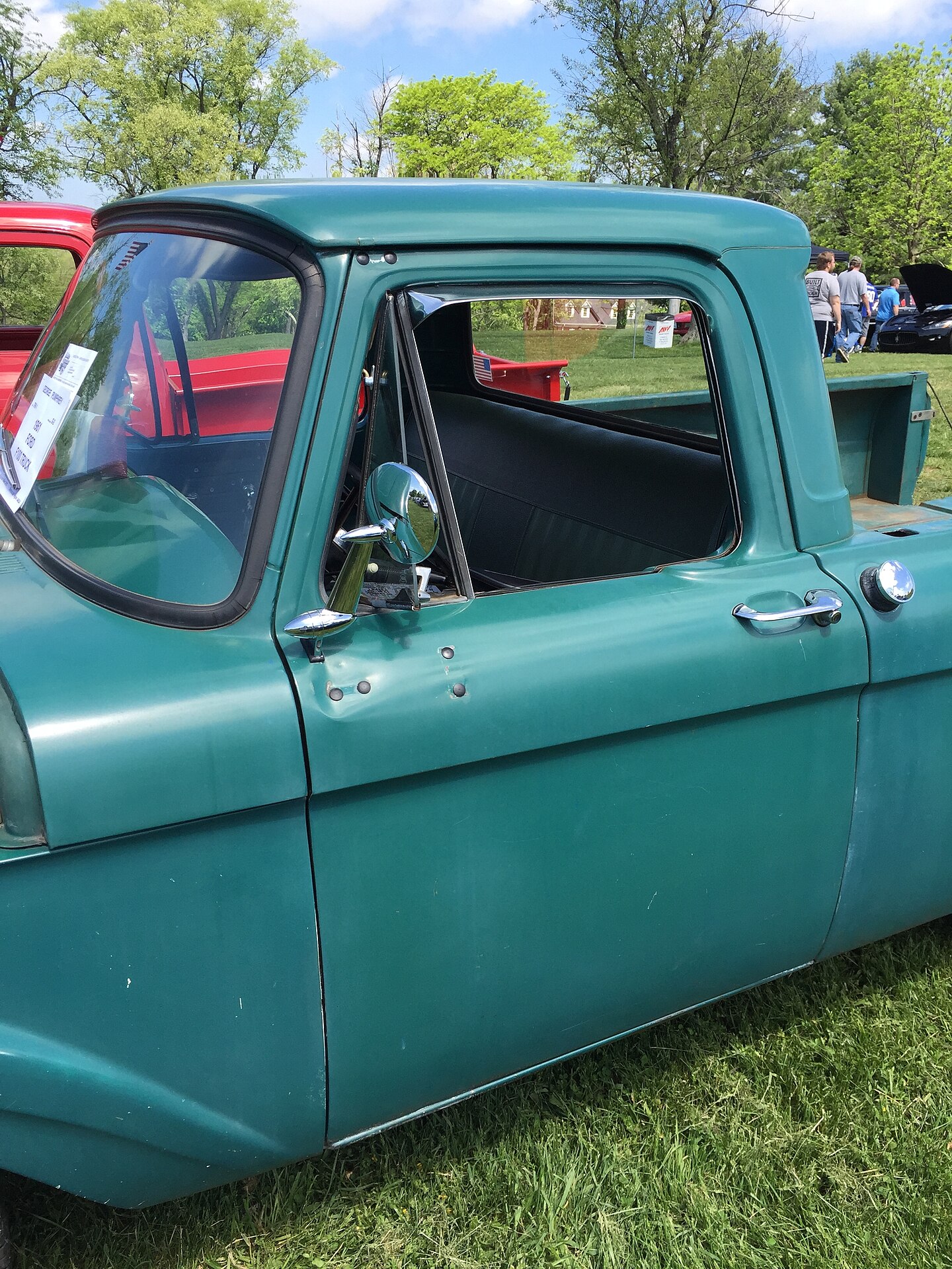 The wing mirror on this 1961 Ford F-100 bears a strong resemblance to the object seen in the photos. Note the slight offset of the mounting screw, which matches the offset of the "antenna" detail in the images. Similar mirrors had been used for decades on many vehicle