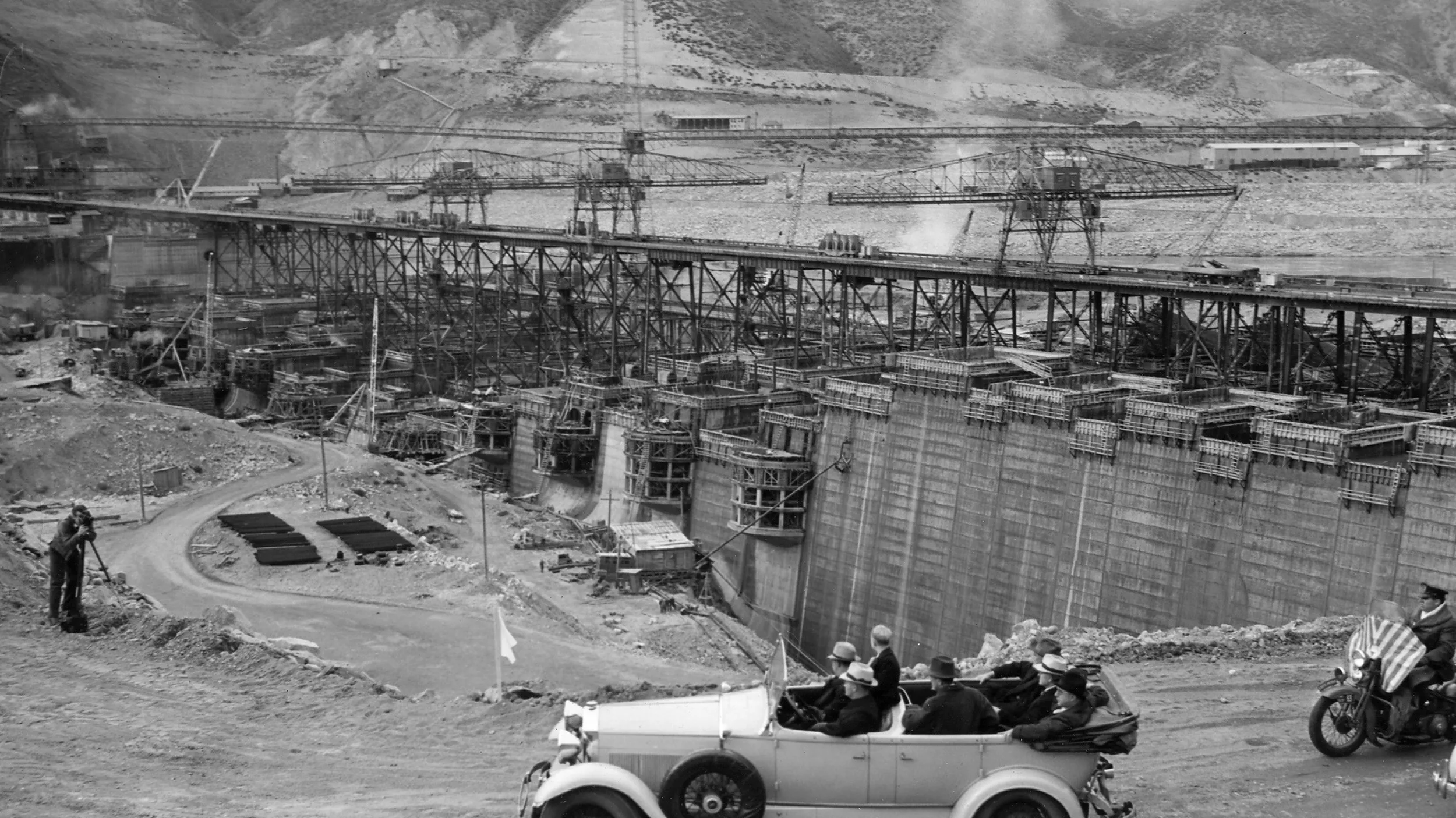 Grand_Coulee_Dam_historical-2