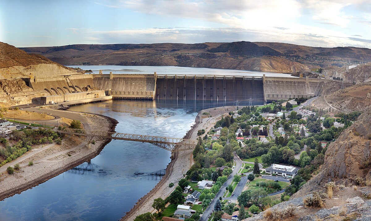 Grand_Coulee_Dam_Panorama